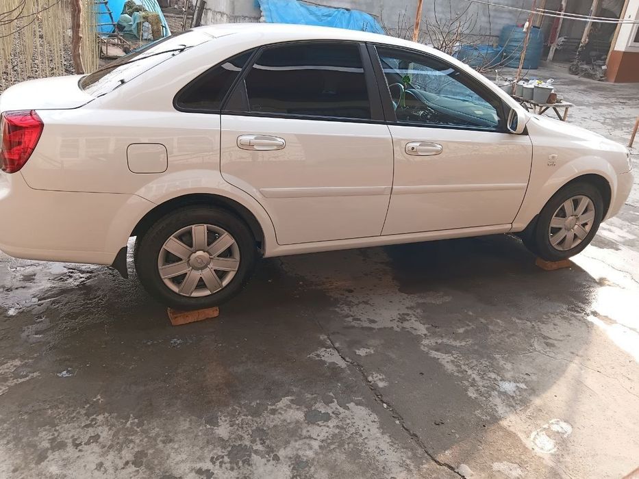 lasseti   1.8  2012 yil.  Sotiladi  mexanika