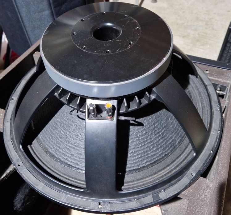 Bas L acoustics sb118 pasiv