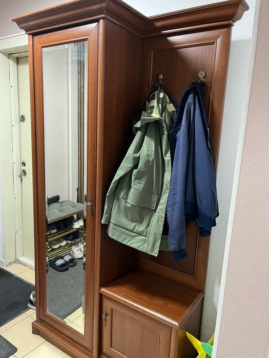 Продаётся шкаф в прихожую