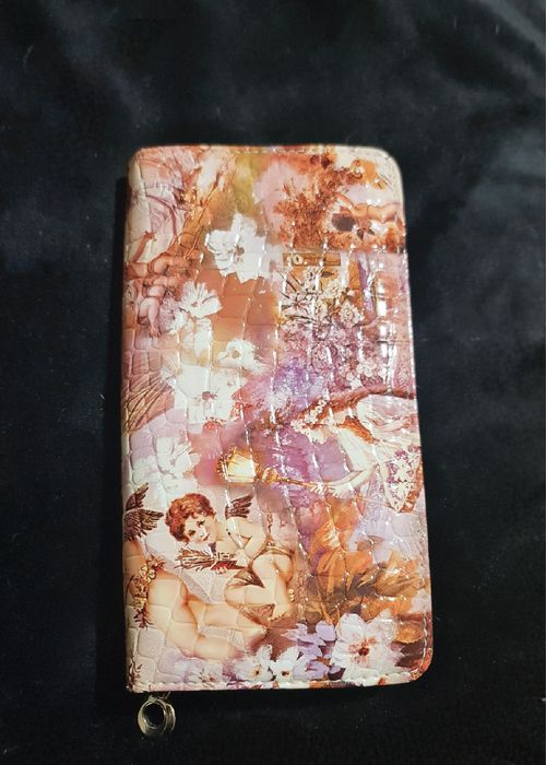 Луксозен и красив голям портфейл от качествен изкуствен лак. НОВ