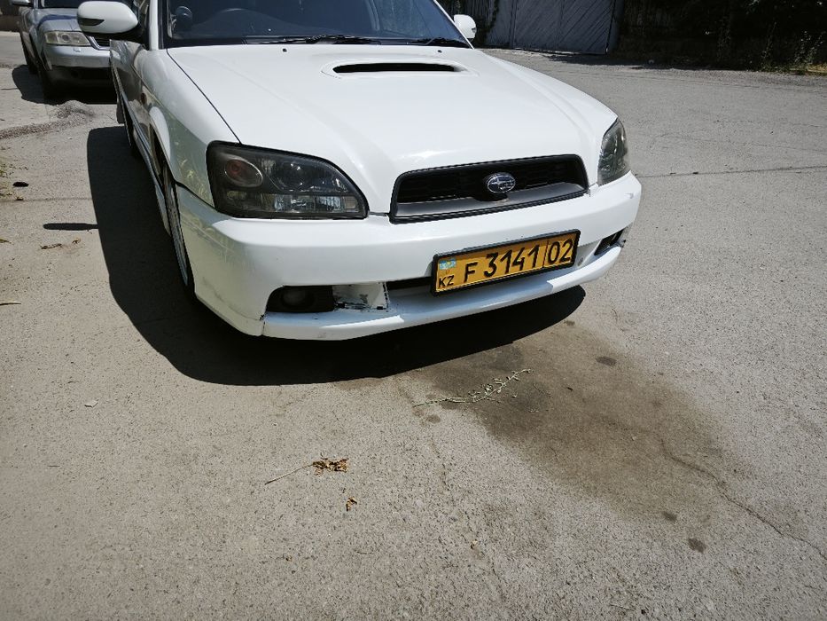 Продам бампер передний Subaru  b4