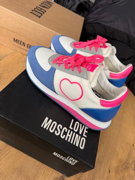 Сникърси Love Moschino