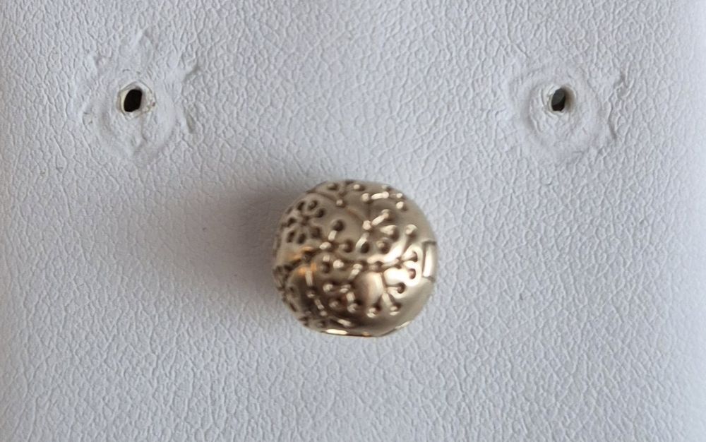 Talisman/charm aur original Pandora