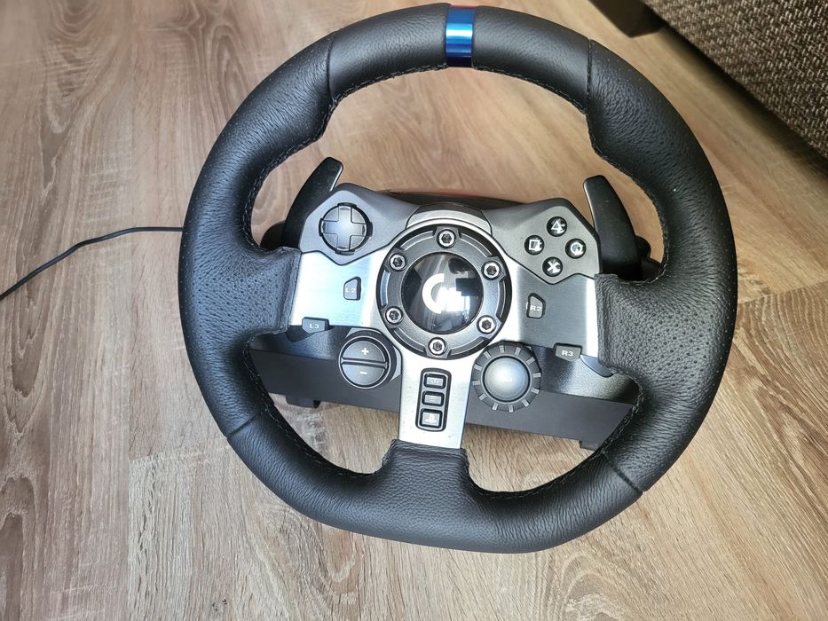 Volan  Logitech G923 RACING WHEEL AND PEDALS ps5