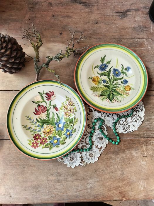 Чинии за стена..