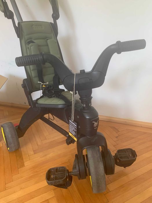Vând tricicletă Doona Liki Trike S3, culoare Desert Green, cu toate accesorile vine în cutia orginală