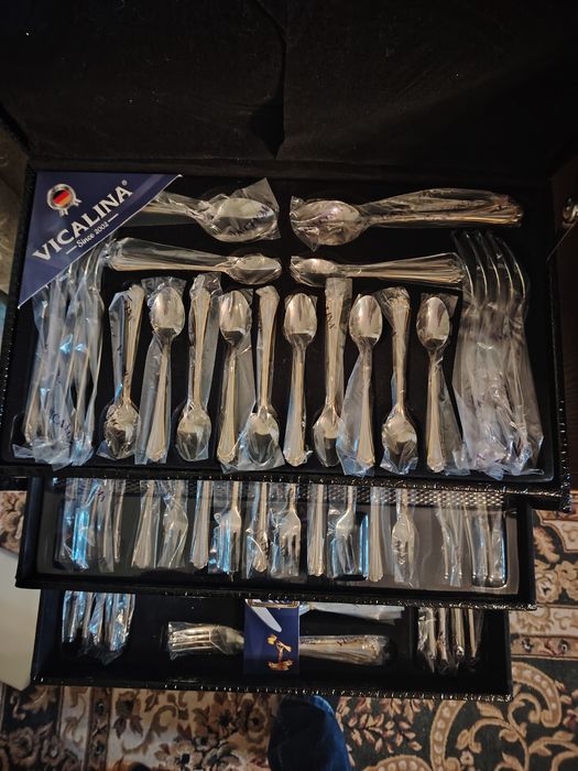 Набор столовых приборов.