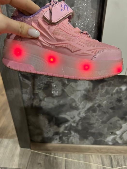 Детские кроссовки