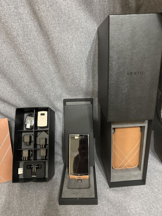 Vertu Signature Touch for Bentley