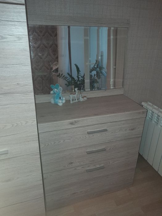 Продам спальный гарнитур