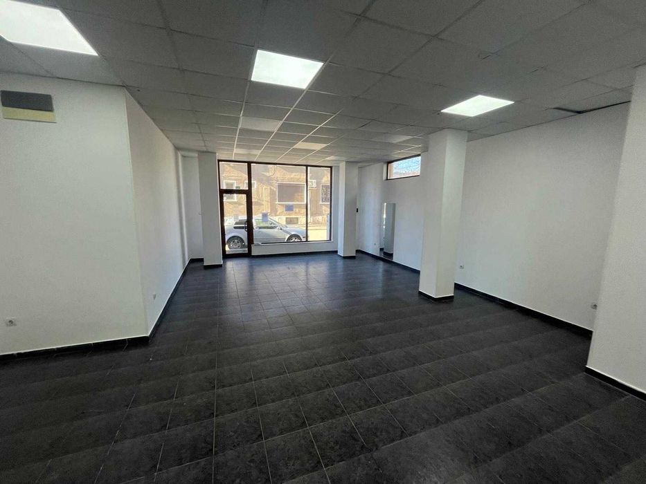 Дава се под наем Магазин в Мездра - 75 кв.м за 255 € - Снимка #2