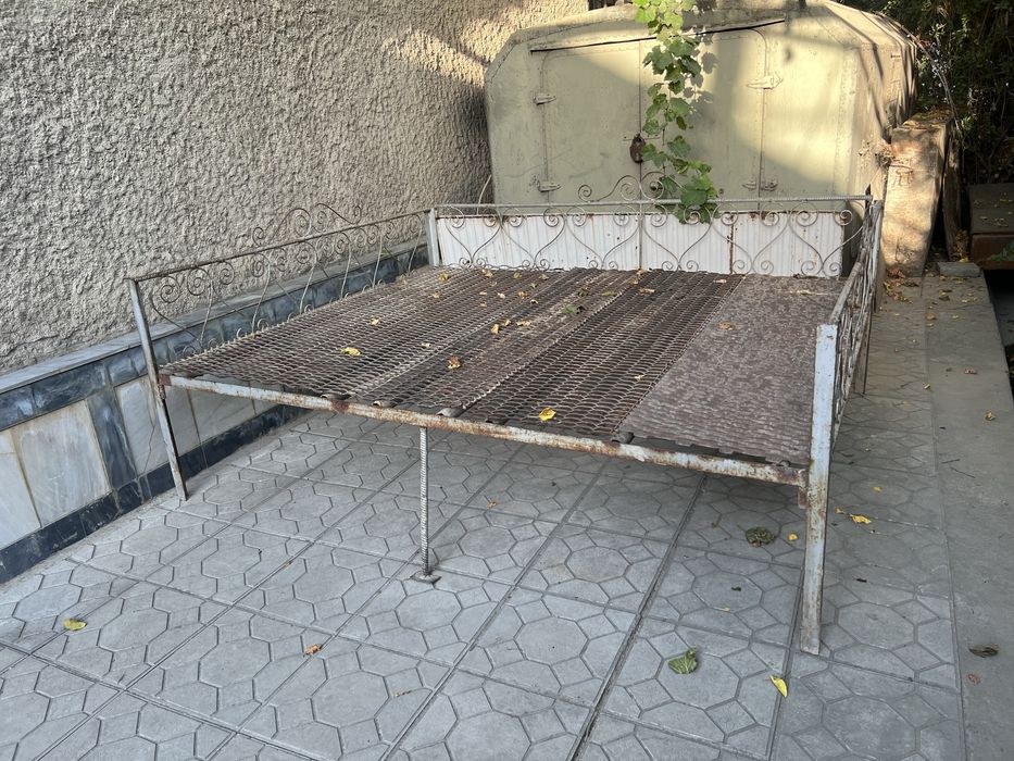 Железный топчан-кровать
