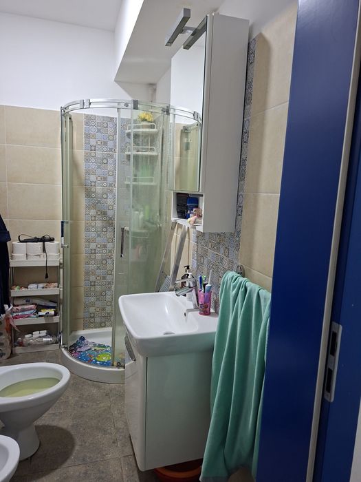 Vand apartament 4 camere