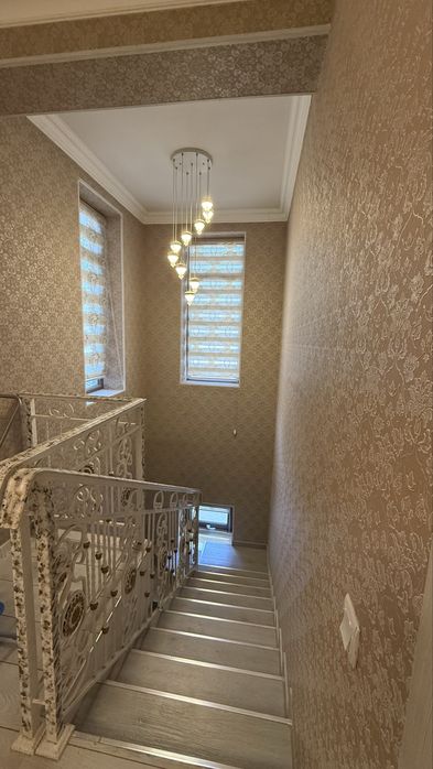 Продаю дом метро Максима Горького, 6-ти комнатный, 350 кв, 5 сот