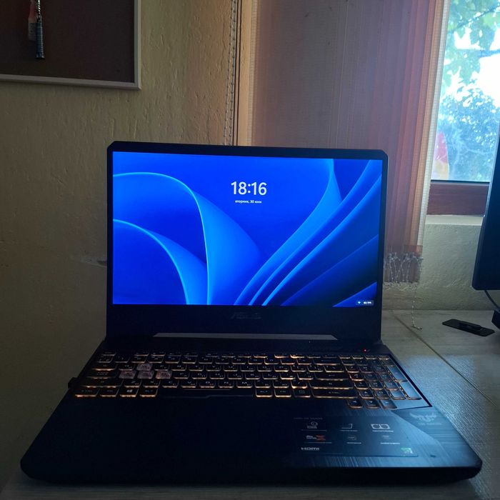 Геймърски лаптоп Asus TUF Gaming FX505DV, RTX 2060 6GB, 16GB RAM, 144Hz, 15.6"