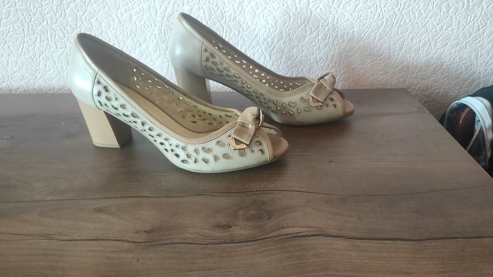 Женские туфли  кожаные