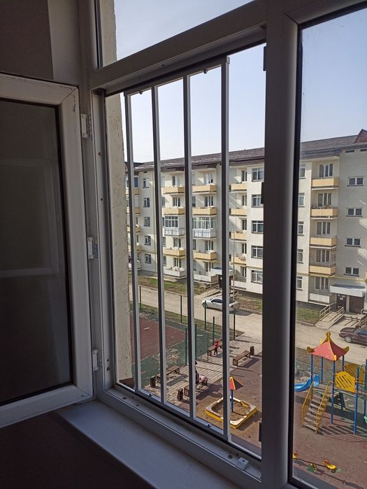 Москитные сетки на пластиковые окна.