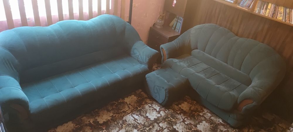 Дивани и табуретка