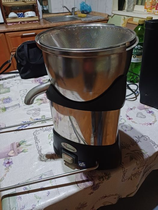 Соковыжималка профессиональная