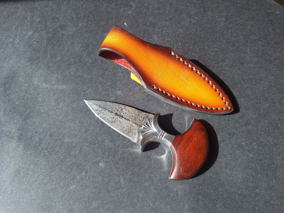 Тактически нож-шип от дамаска стомана и кожена кания