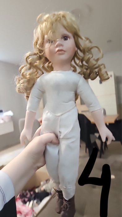 Продам фарфорвые куклы