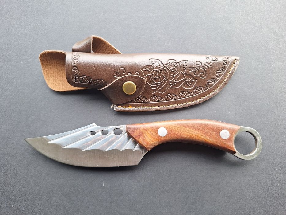 Ловен нож с кожена кания