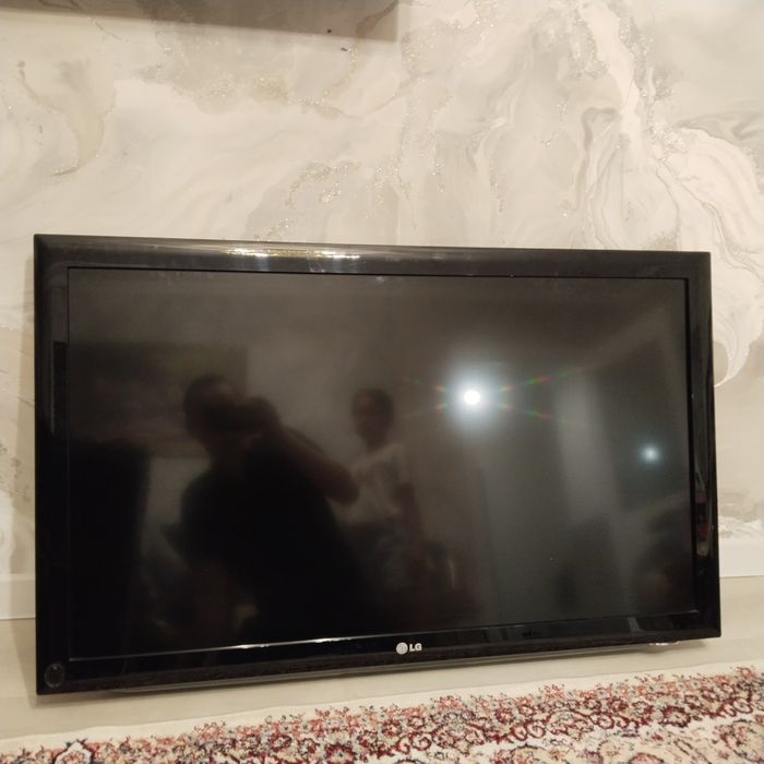 Продам телевизор LG диагональ 107см