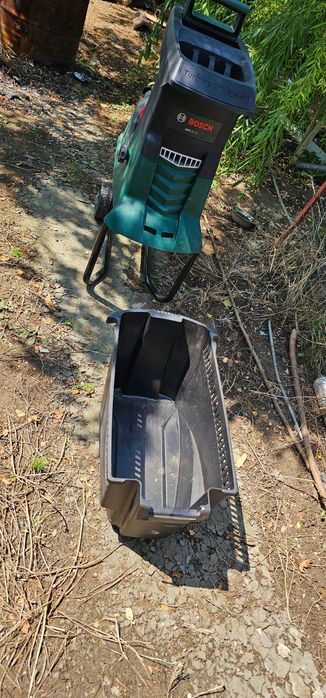 Vand tocator crengi si resturi vegetale Bosh AXT-25TC garantie 3 ani