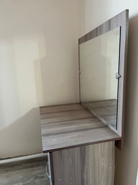 Женский столик с зеркалом тумбочка