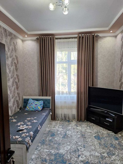 Hovli sotiladi arzoncha narxda