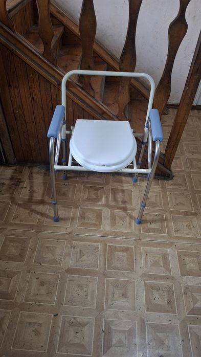 Санитарный стул туалет