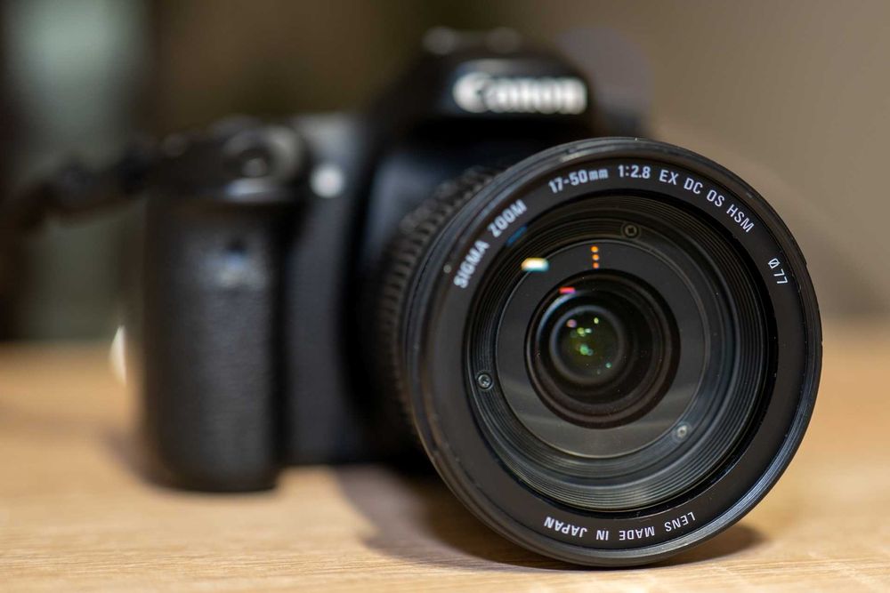 Canon 80D + 4 obiective + 3 baterii + incarcator