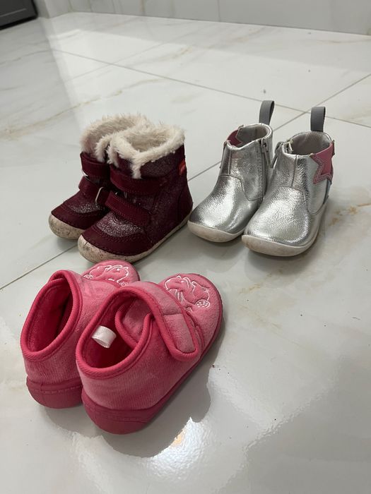 Ghete fetite 2 perechi Kickers si Clarks mar 20  si papucei de casa