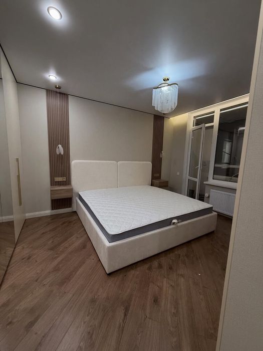 Дизайнерская двухспальная кровать