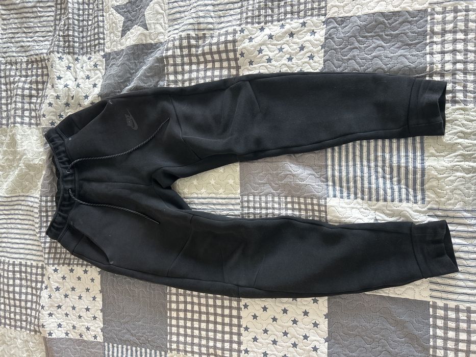 Pantaloni Nike Tech