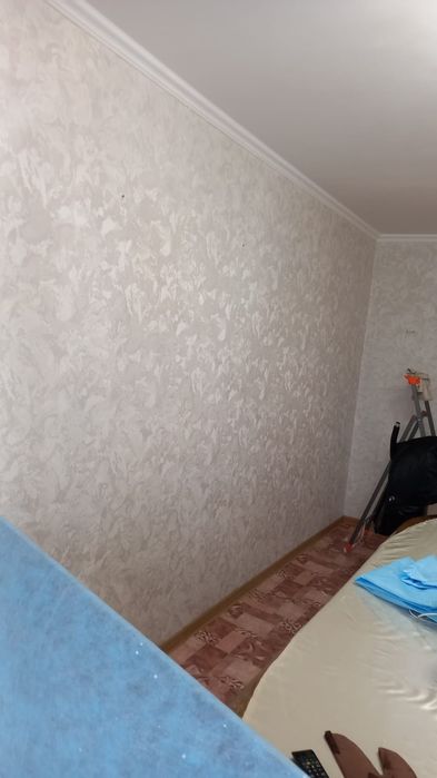 Клеим обои,ремонт
