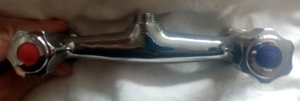 Продавам чисто нов смесител от неръждаема стомана, хромиран