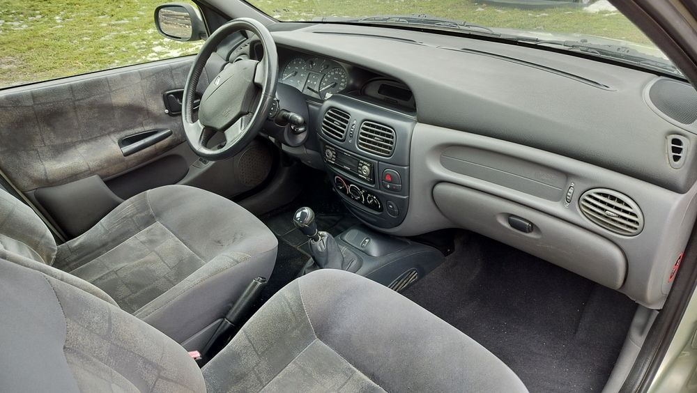 Dezmembrez Renault Megane 1