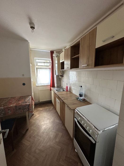 Închiriez apartament