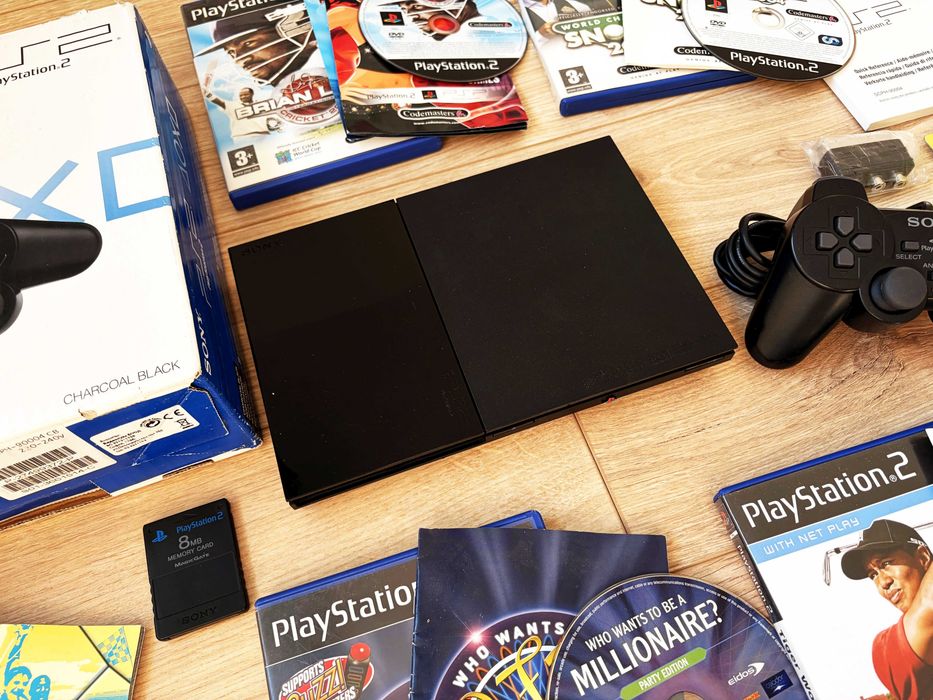 PlayStation 2 Slim модел 90004 с кутия, 5 игри и два джойстика