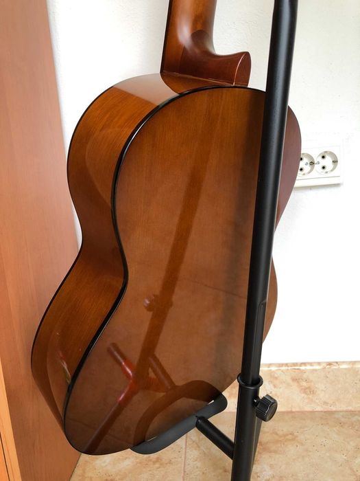 Chitara Yamaha C40; Acustica Clasica Nylon 4/4 cu Stativ si Corzi extra