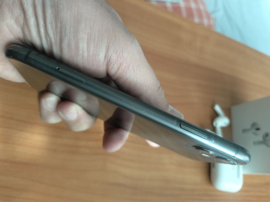 iPhone 11.Пам128гб