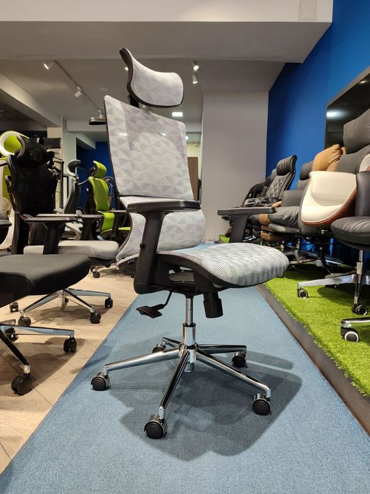 Raxbarlar uchun ofisniy setichniy kreslo madel 705 A