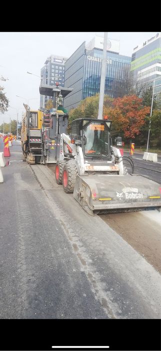 Bobcat Miniincarcator 2.5t/3.5t de inchirat perie asfalt,lame paleti,cupa