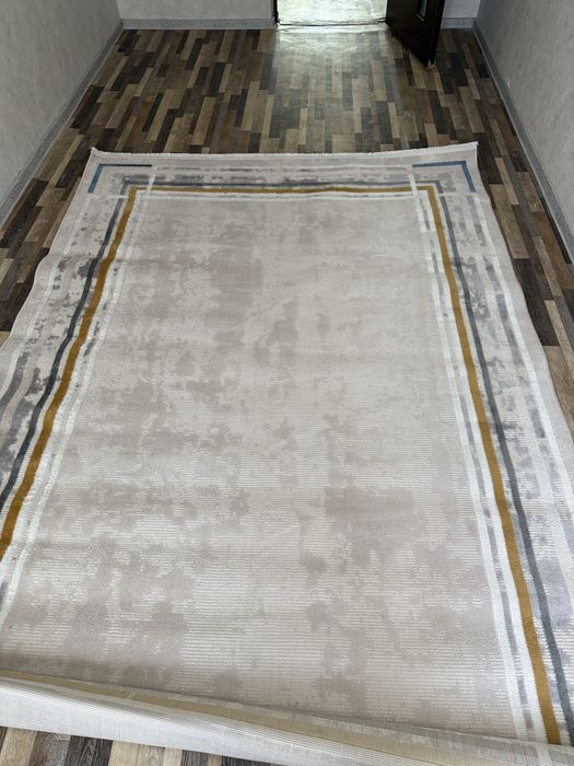 Ковер в подарок есть 200-300