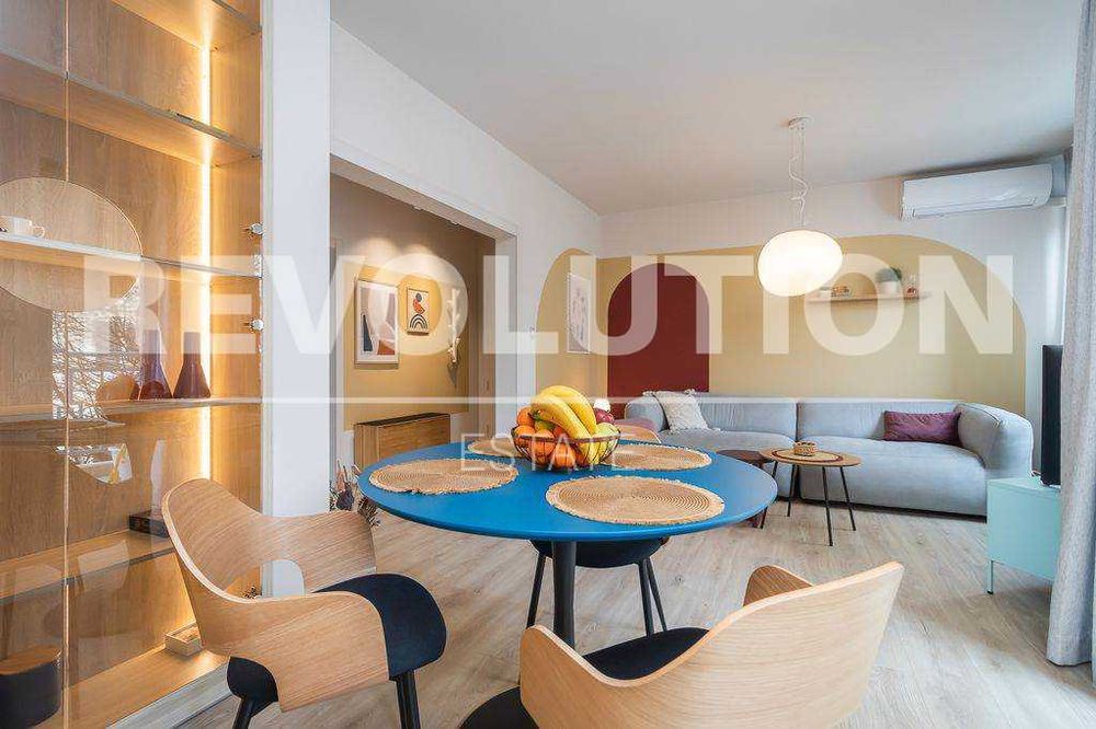 Дава се под наем Тристаен апартамент в Варна, Център - 100 кв.м за 1246.44 € - Снимка #4