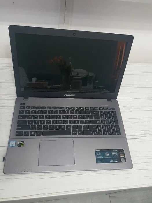 Vand Asus X550V NVIDIA 950M 2GB, 8GB RAM, 1TB HDD, 240GB SSD