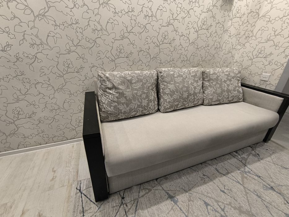 Диван, самовывоз.