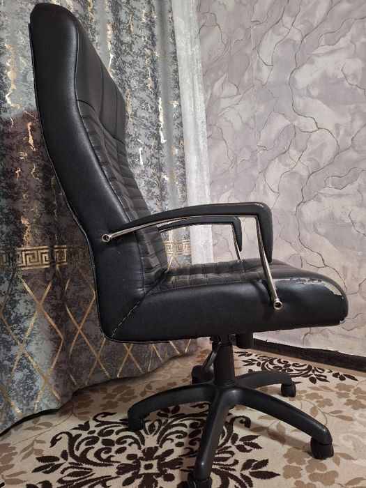 Продам кресло офисная
