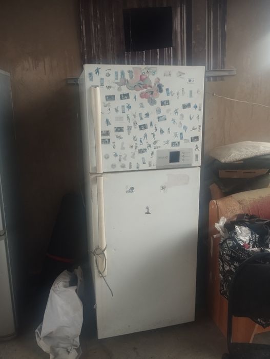 Холодилник продать